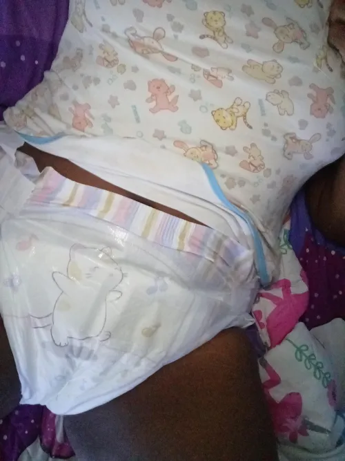 Babygirl is freshly diapered (I did it myself🩷🩷🍼🍼👀)