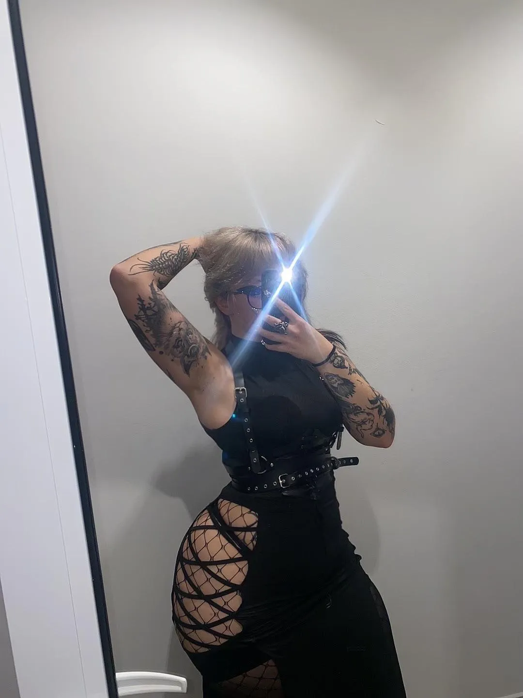 i have more than 40 tattoos if u wanna see em send a 🧟‍♀️