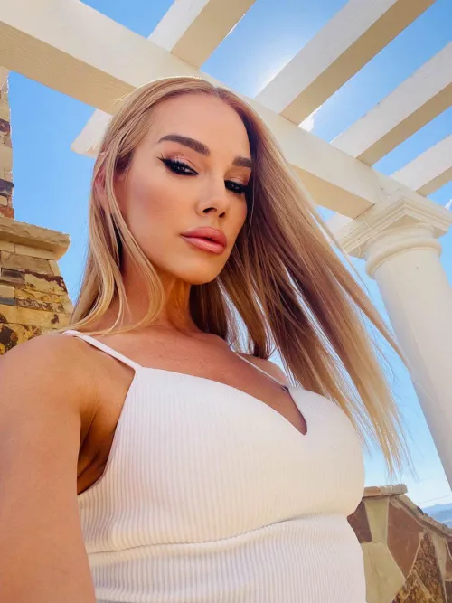 Just finished shooting for 
@loveherfilms
 
@loveherfeetcom
 ! Feels good to be back! 🌞

Meanwhile, check out some BTS on my 
@FeetFixOfficial
 profile. 👉 http://feetfix.com/clubsandy