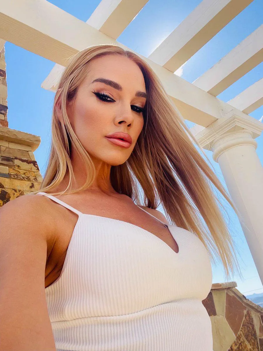 Just finished shooting for 
@loveherfilms
 
@loveherfeetcom
 ! Feels good to be back! 🌞

Meanwhile, check out some BTS on my 
@FeetFixOfficial
 profile. 👉 http://feetfix.com/clubsandy