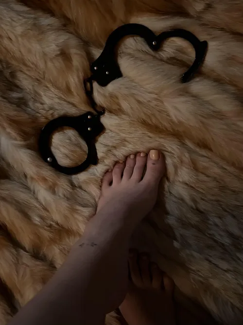 Late Night Fun 🫦💄 Rate my feet 0-10 in comments!😝 (oc)