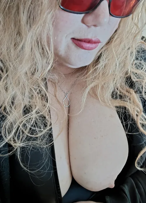 Little nip slip at my desk gotta show some love to you when ya show it to me 😘