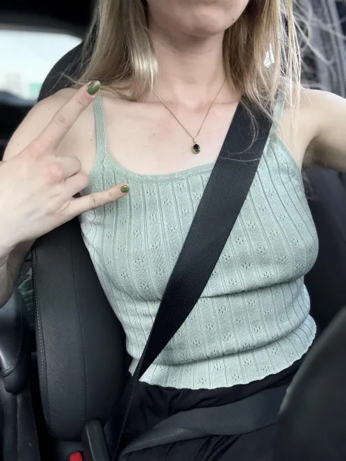 People still wear bras?? That’s funny lol