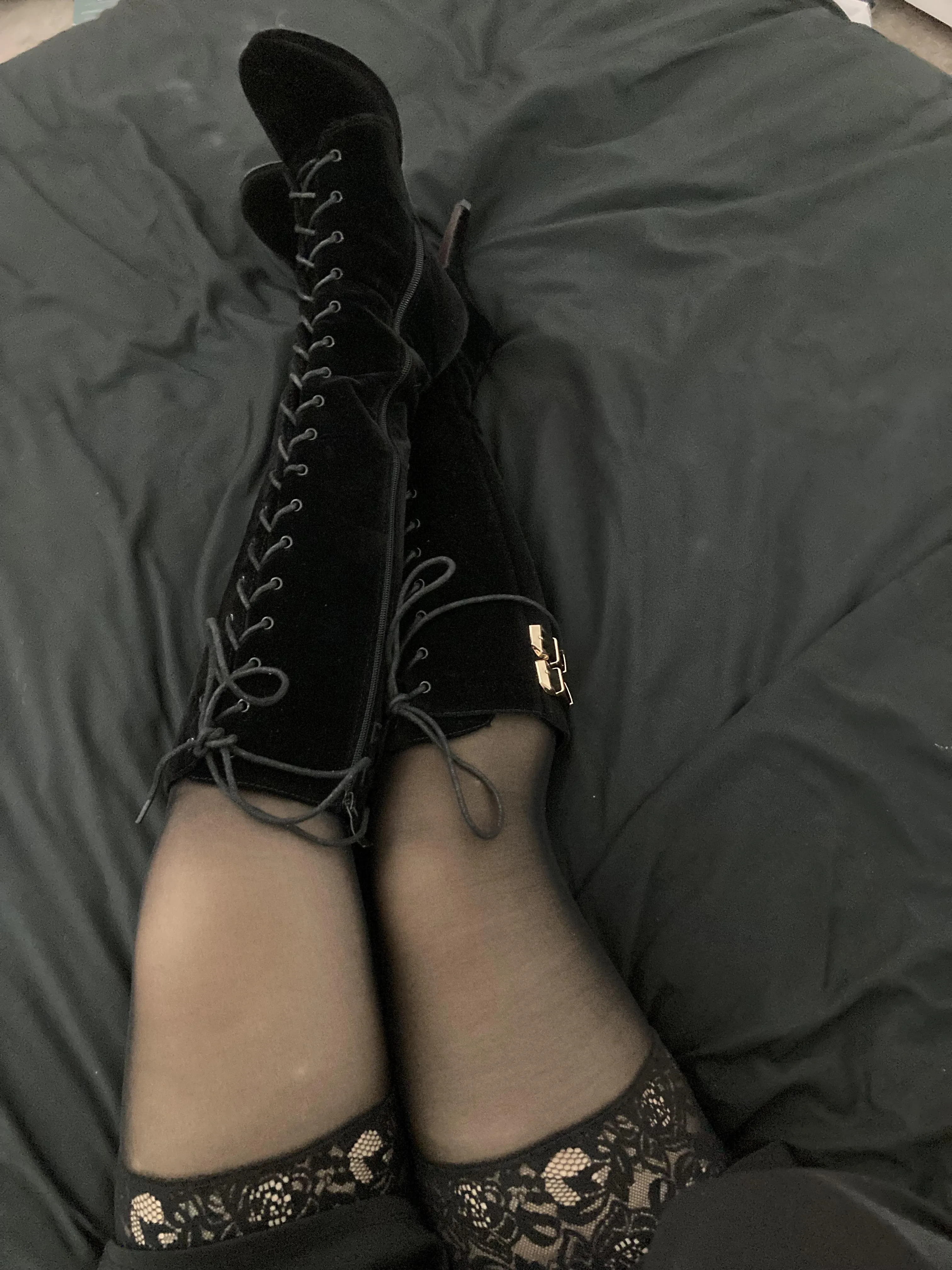 Worship my feet, little pet