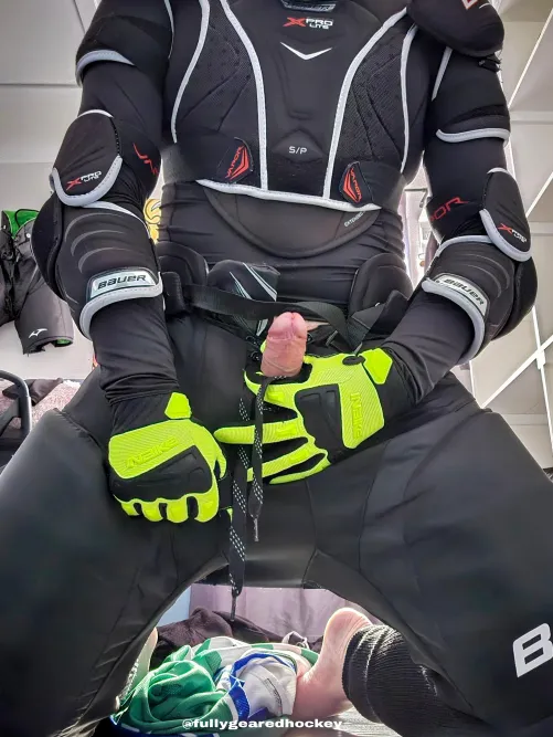 Best stick to take slap shots with 🏒😏