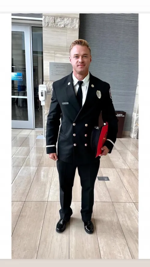 Connor had become a Vegas firefighter 🧑🏻‍🚒