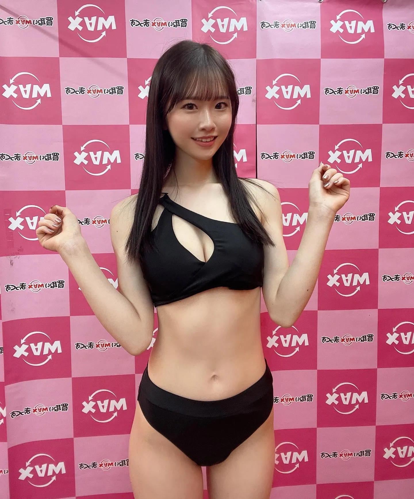 Emika Shirakami 白上咲花