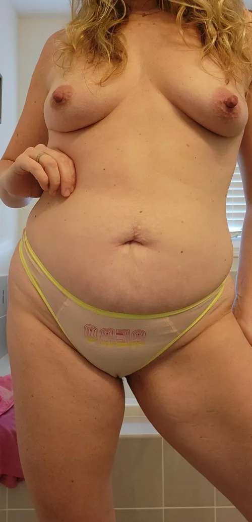 Horny mom ready for the weekend