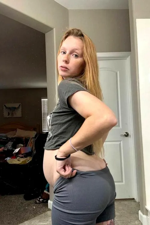 How badly do you want to make me yours tonight??✌️😻