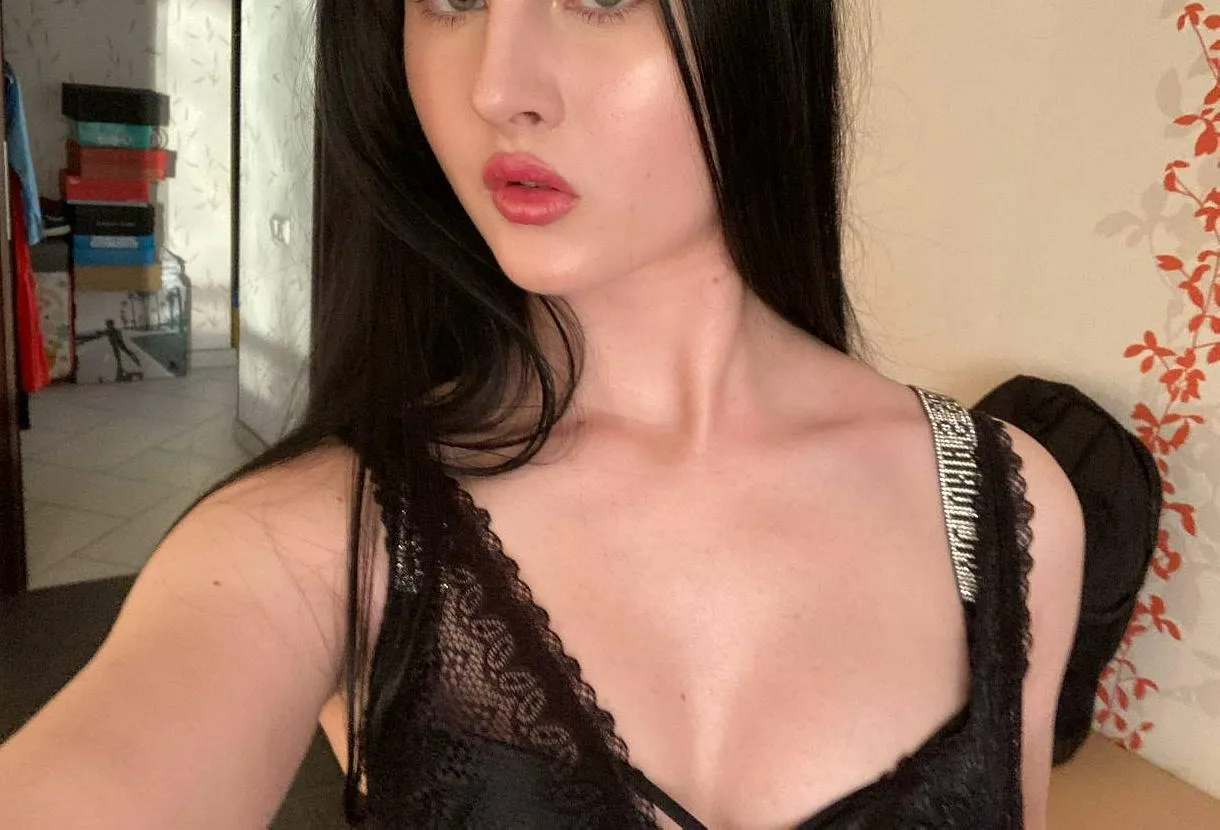 i feel like you like it when i tease, don't look away