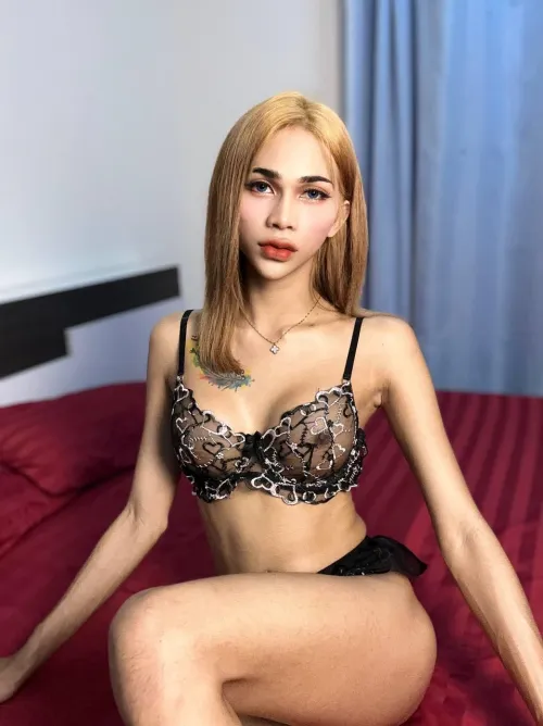 Is my beauty enough for you to be captivated?