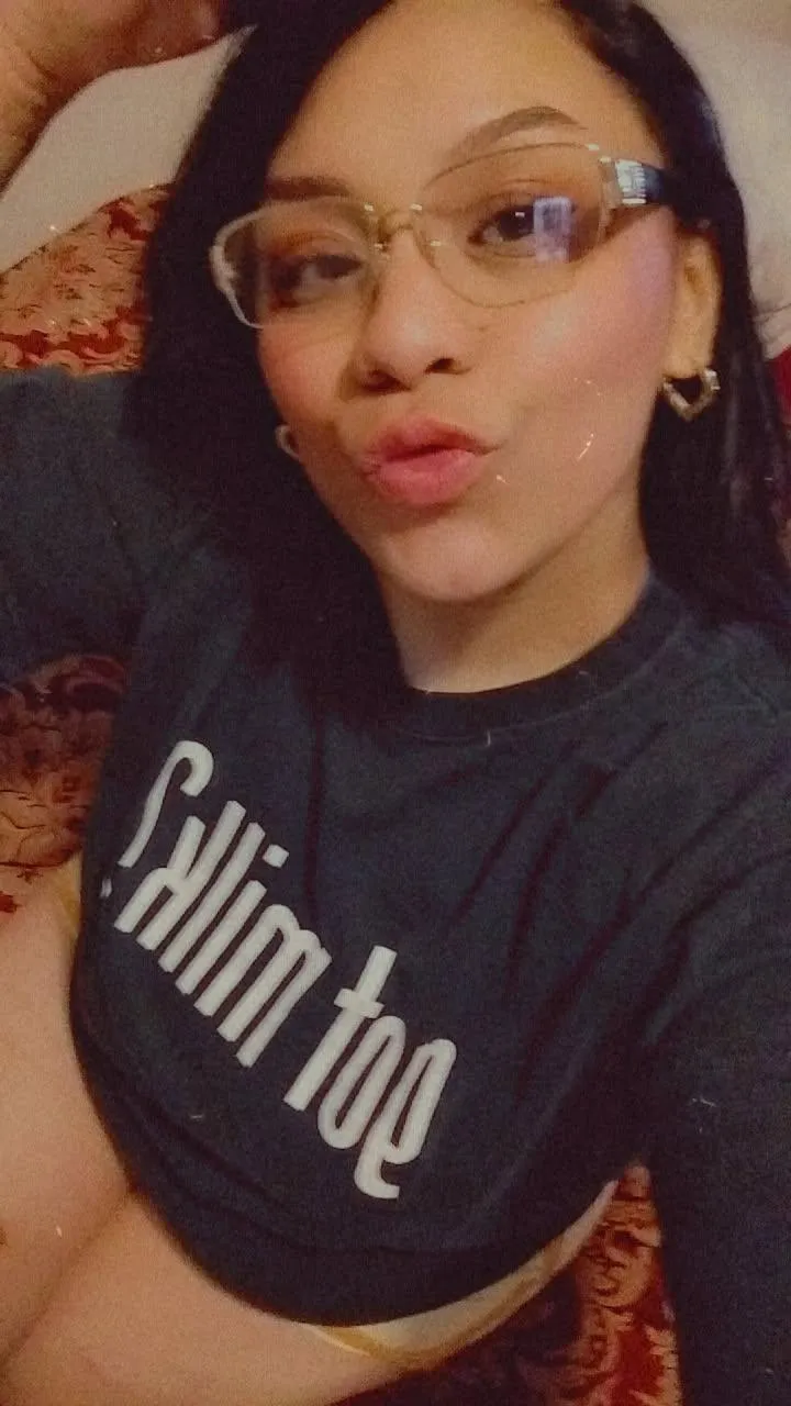 Looking to hang sith someone and smoke lmk if you can slide thru 😘