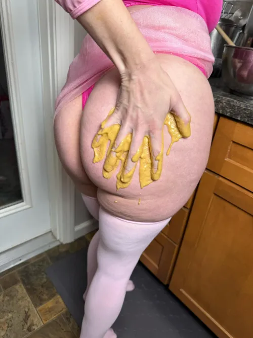 Pancake batter booty 🥞