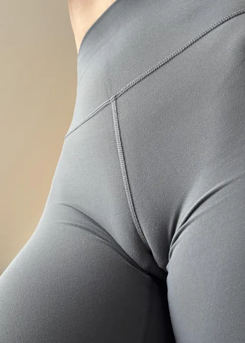 pulled tight leggings