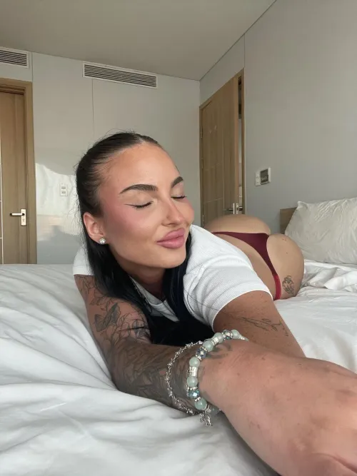 Qui veut venir décaler mon string ?