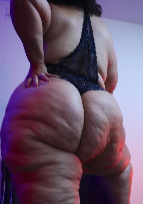 Texture tells a story—let’s swap some in my DMs 😘✨