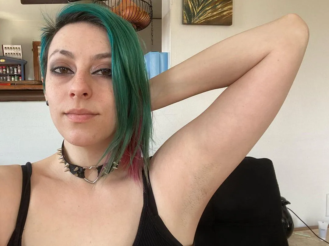 Zoom in and you can see my stubble real well