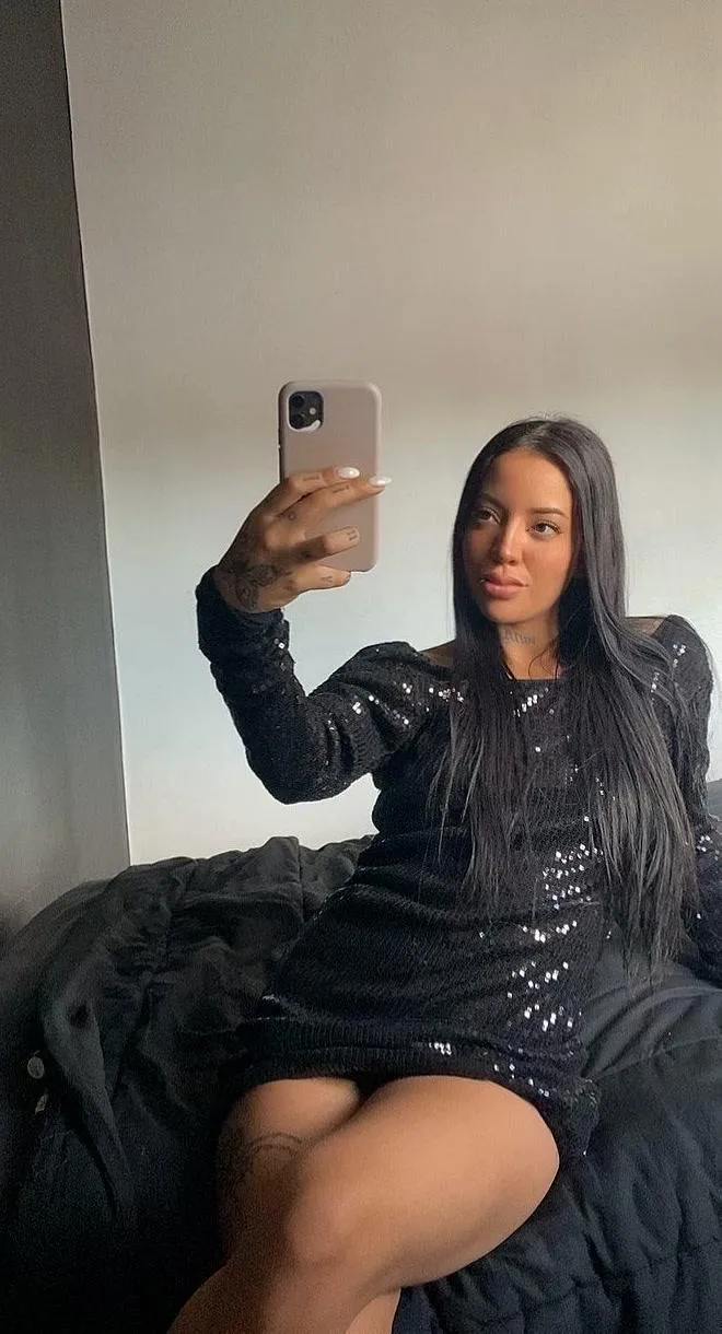 20F France Je prends quelques bonnes photos ici, tu veux me rejoindre ? Ou as-tu quelque chose d'encore plus chaud en tête ?