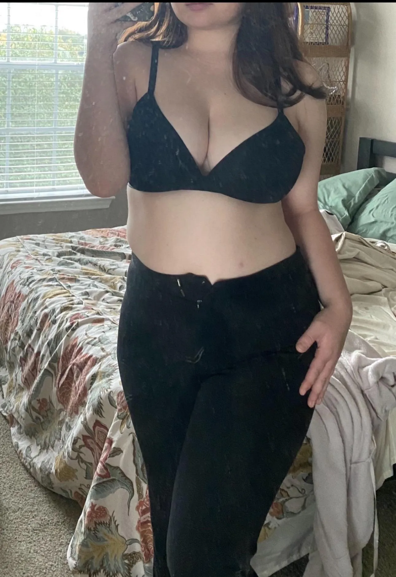 24MF couple searching for an attractive bull tonight. We have a hotel! Let’s chat (: