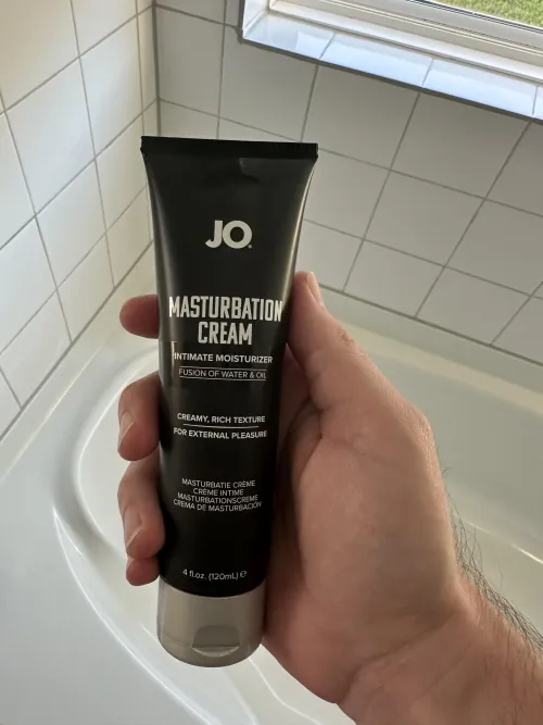 [33] | just got this masturbation cream I wanna try with someone - hosting SE side