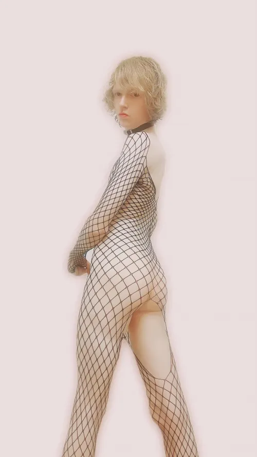 Are you a fan of fishnets? 💕