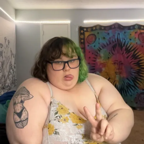 BBW loves her slutty tattoo
