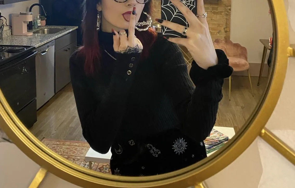 blow up my phone with throne notifications while i have a self care night 😇