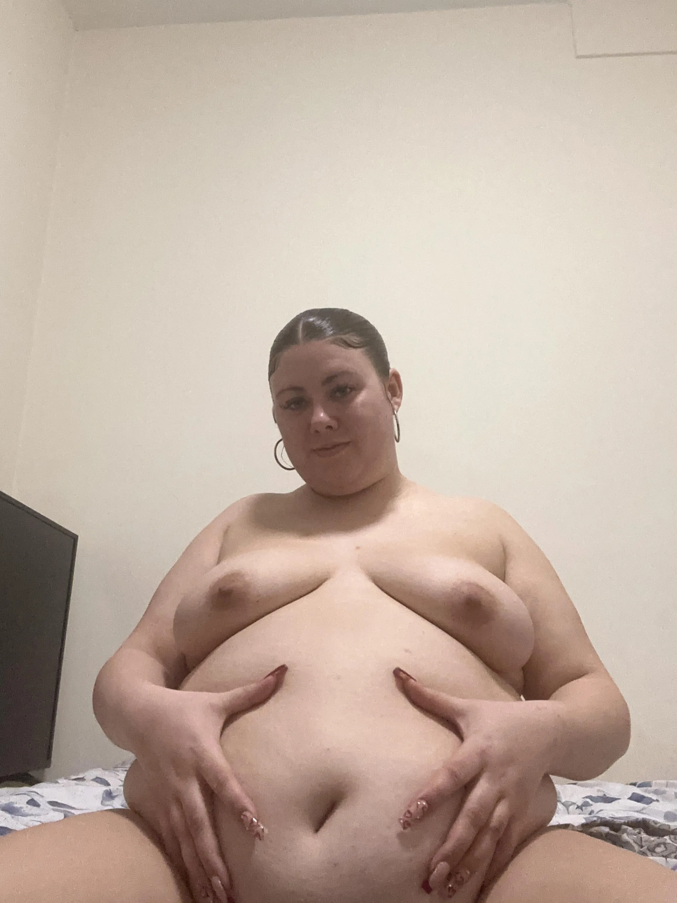 Come fill my belly button 💦💦