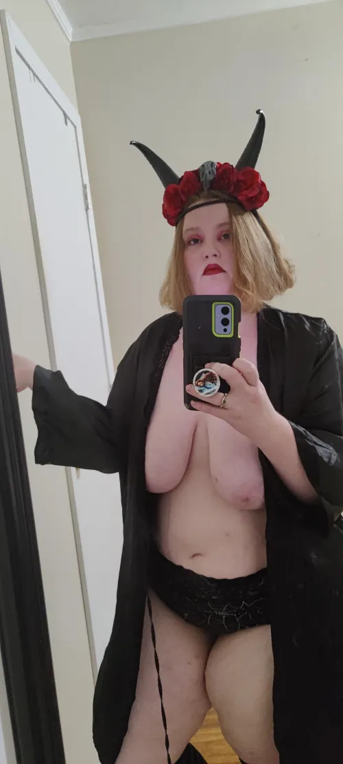 Curves that beg to be touched, a stare that dares you to look