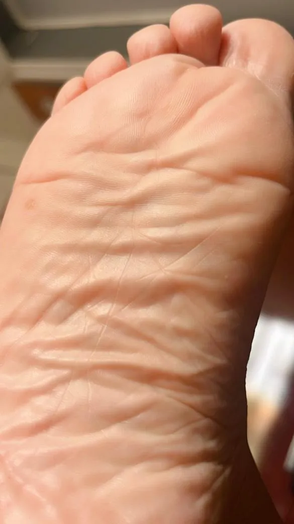 Enjoy this close-up of my tiny wrinkly latina sole. Count the wrinkles