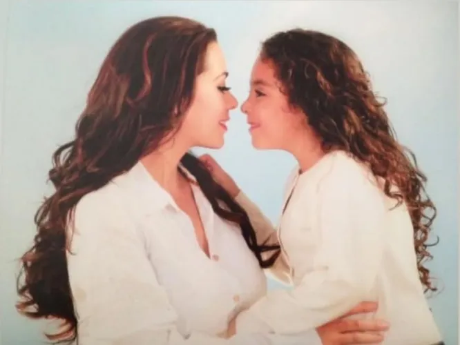 Erika Chavez (second wife of Manuel Fernandez Valencia/El Animal, stepmother of Gabysela and Marcial✝️) with her daughter Regina.