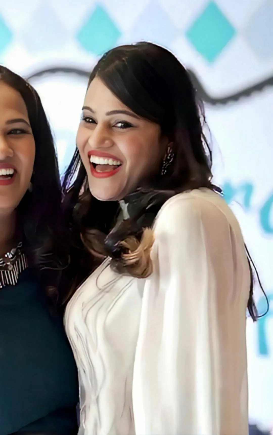 Hi guys.. your new menoka bhabi here.. 1st post..💚🤍 btw how would u like to see me..? See you tomorrow guys..