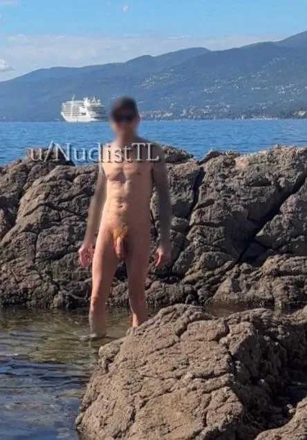 Holiday picture to you from your neighbor🧡❤️