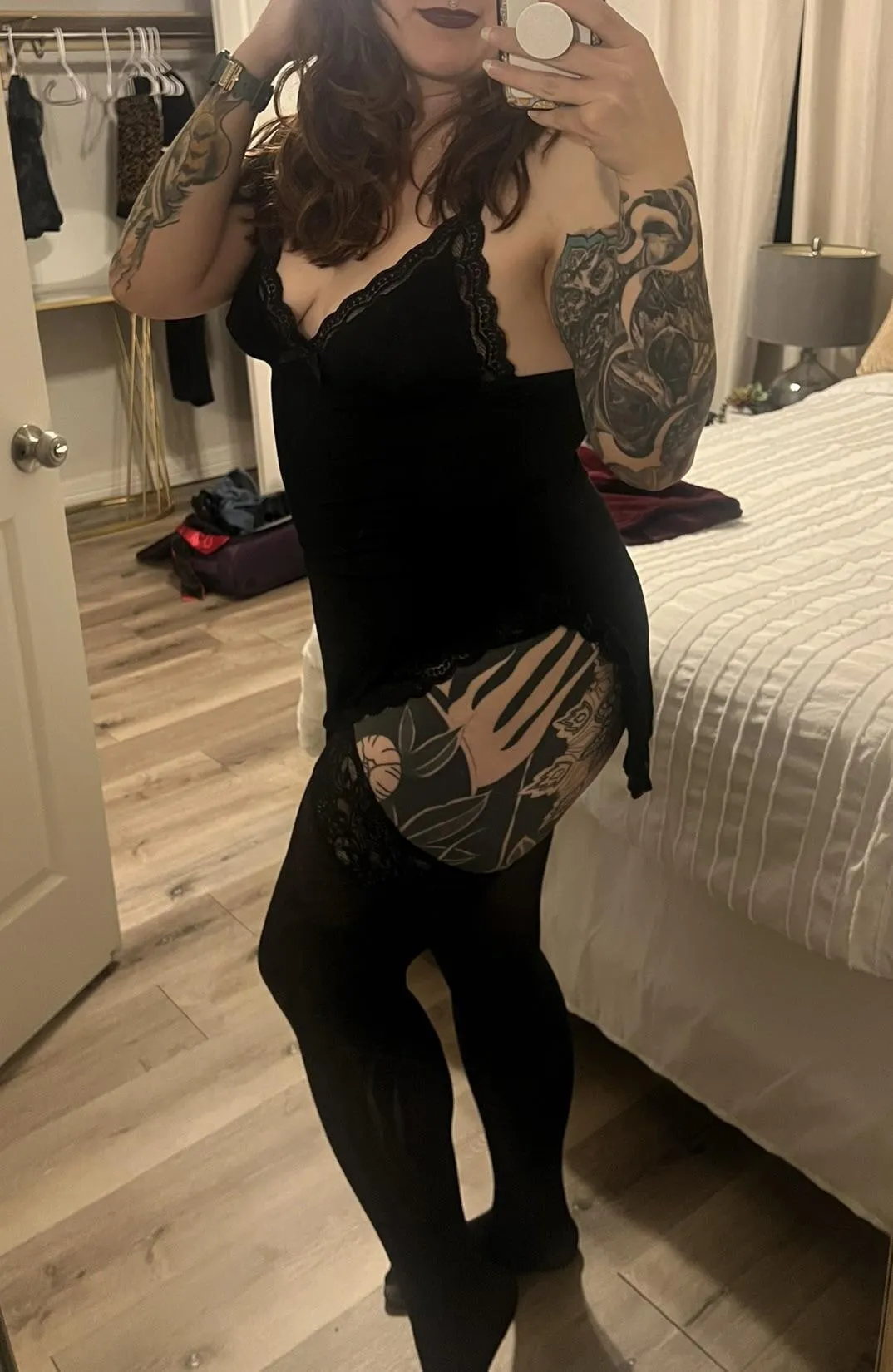 Hot tatted MILF, love to show off.