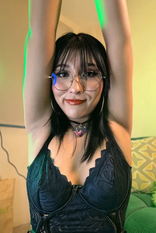 If we were co-workers and, during the break, I asked you to lick my armpits in secret... would you do it without hesitation?