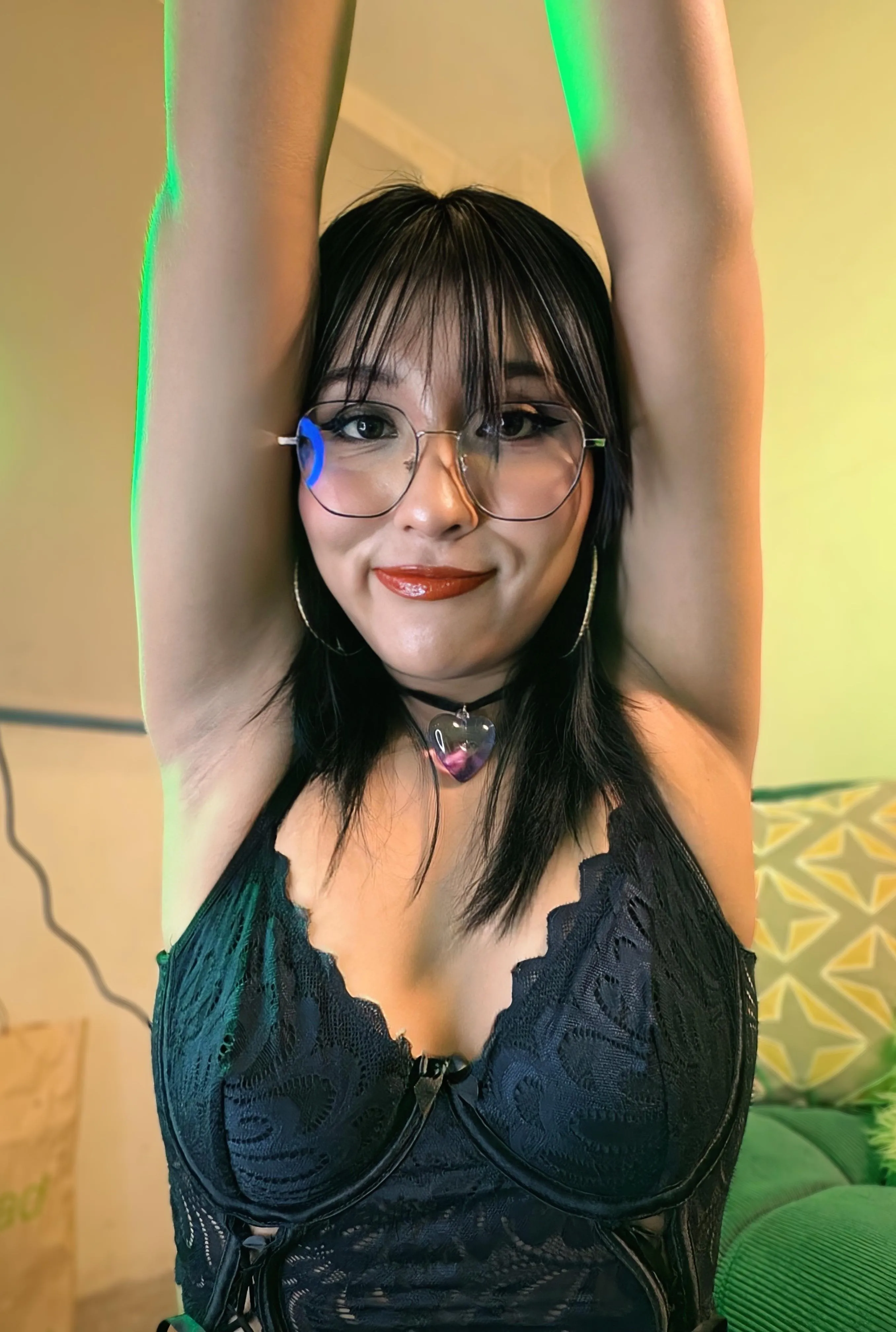 If we were co-workers and, during the break, I asked you to lick my armpits in secret... would you do it without hesitation?