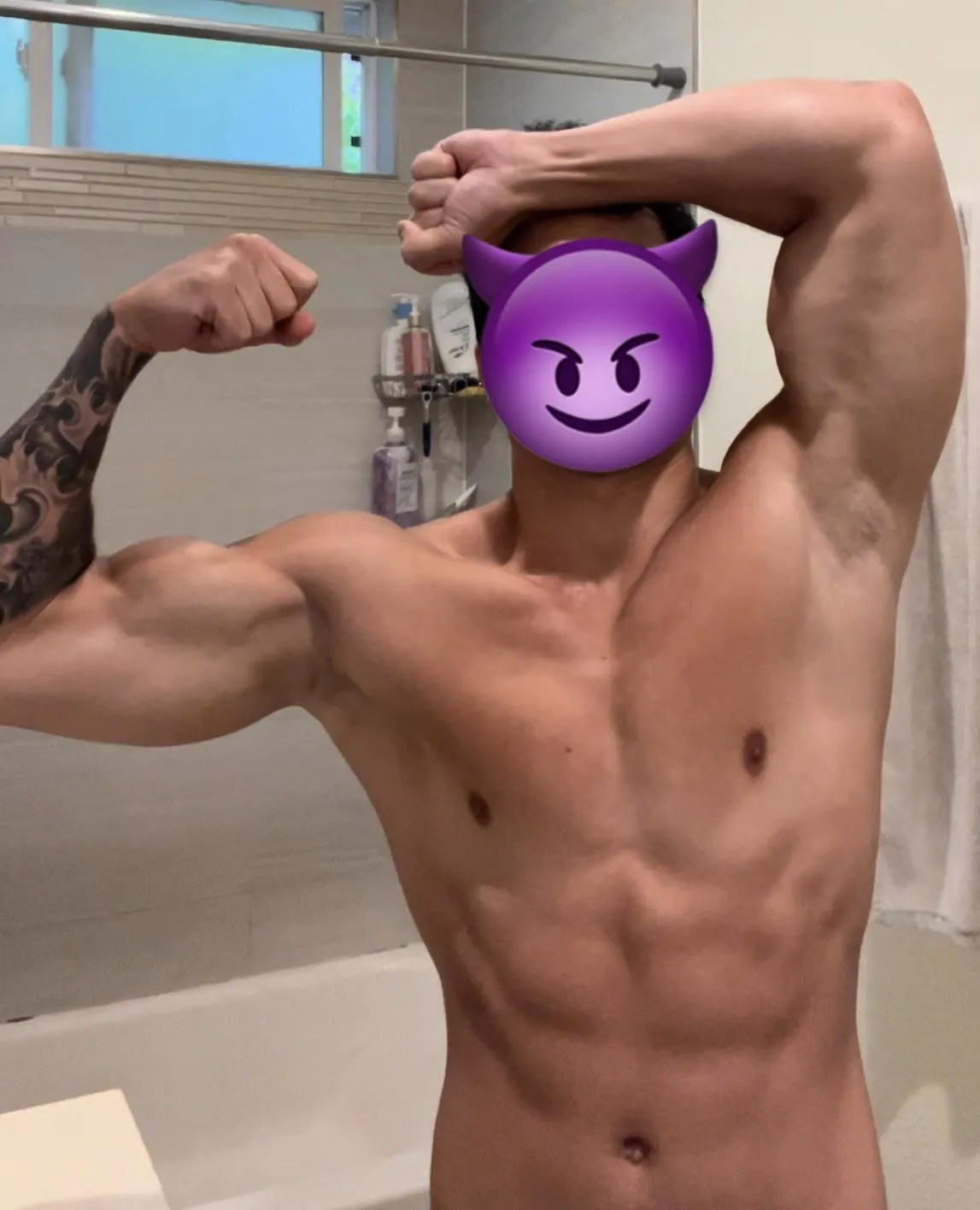 Let’s wrestle all oiled up and NUDE in bed 😈😈 Hope you can handle me being 6’3 217lbs of MUSCLE! 🤭🤭