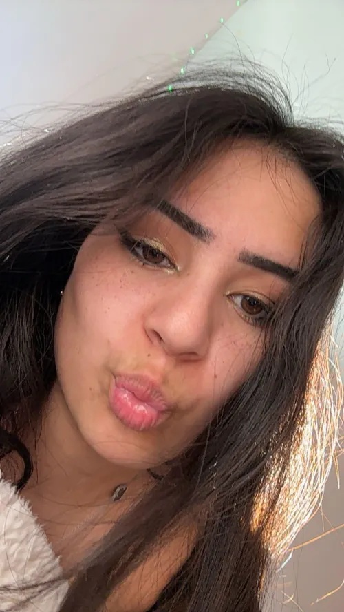 looking for a sugar daddy (23f) [online] 👀💕