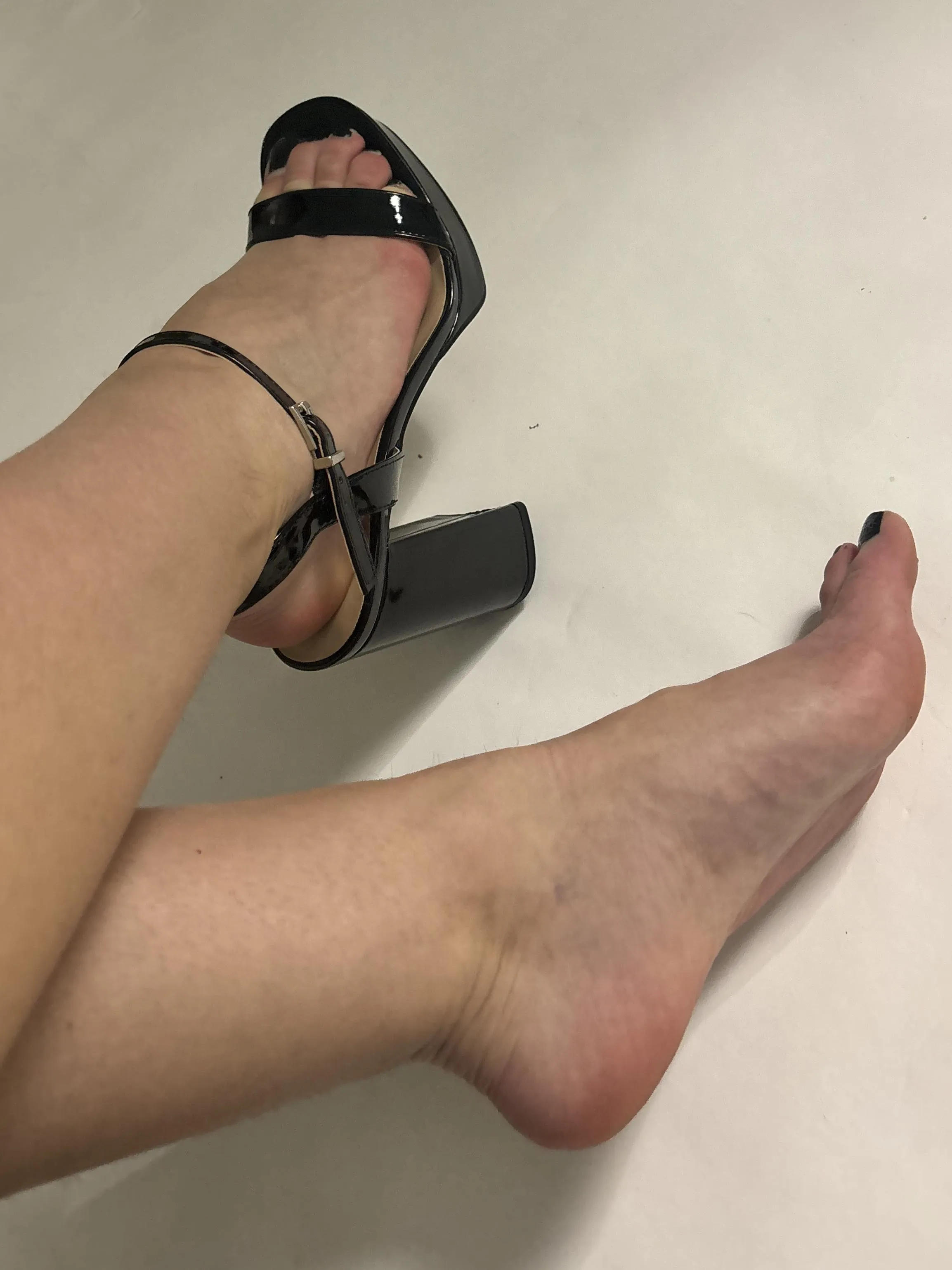 Putting on my heels to really make you hurt