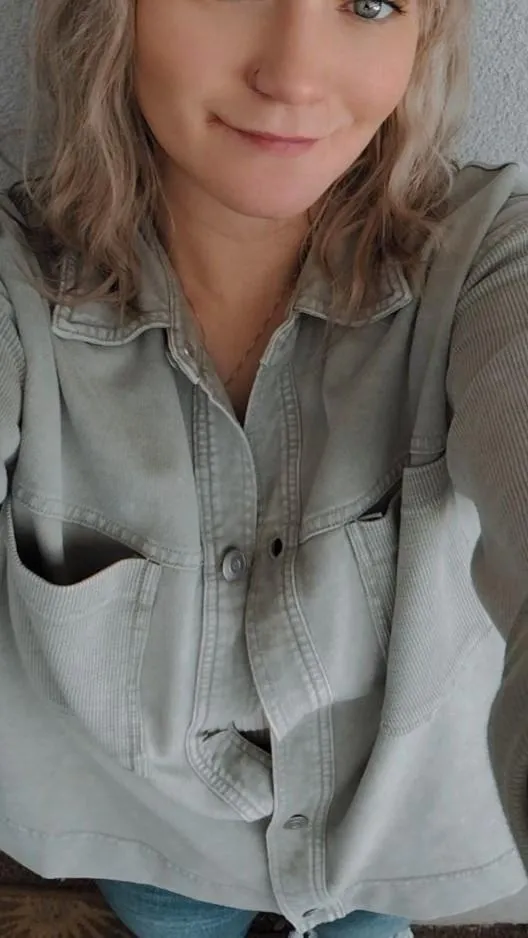 Say “yes” if you’d jerk off to a 32yo milf & I’ll send nudes