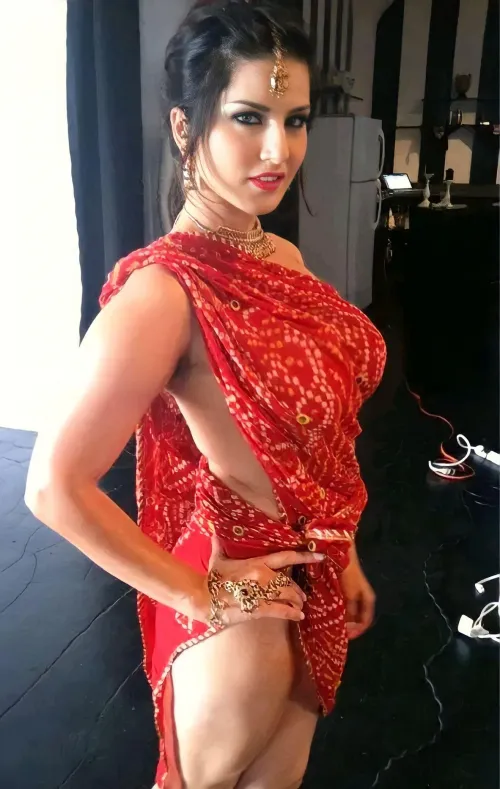 Sunny Leone behind the scenes