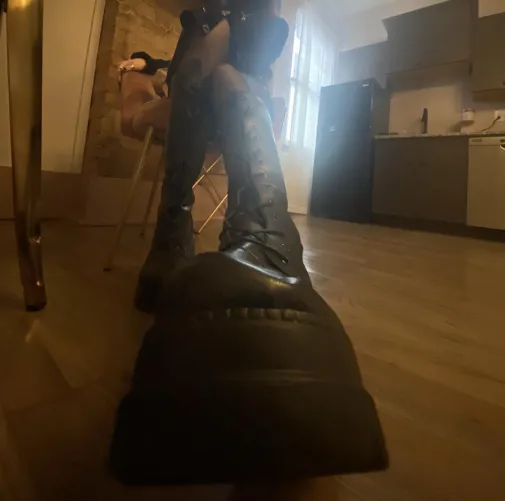 this is as close as you’ll ever get to me 🖕🏼