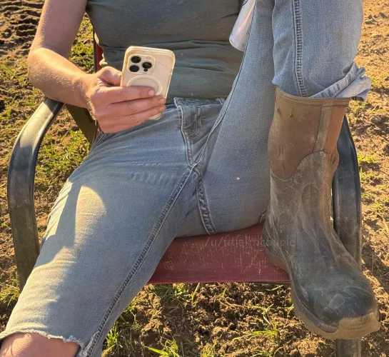 A little fresh air, a little denim, and just the right amount of stretch. 😉🍑