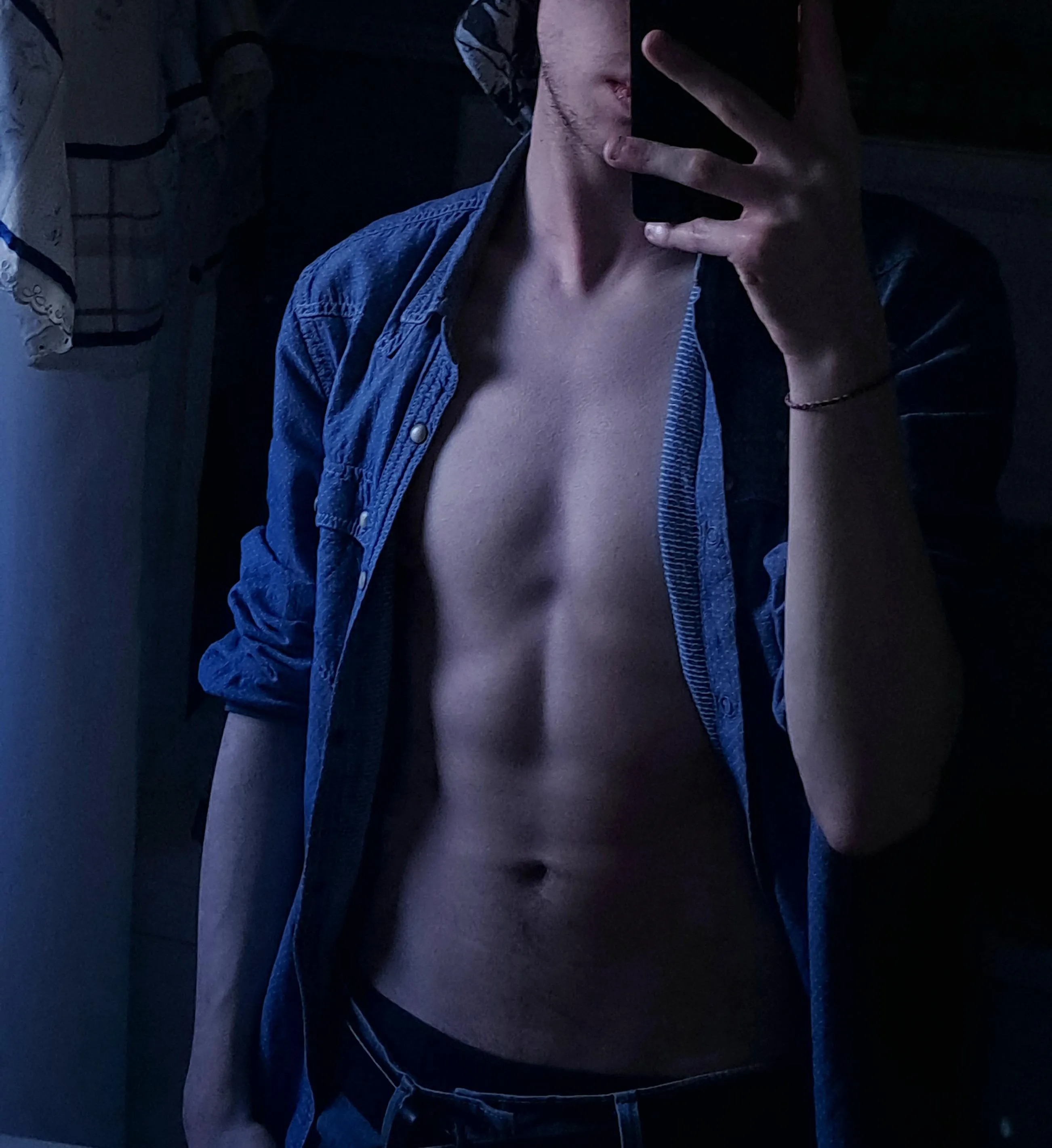 Alguien despierto a esta hora? [M]18]