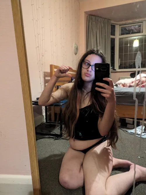 entertain your goddess w ur pathetic shrimps 💕