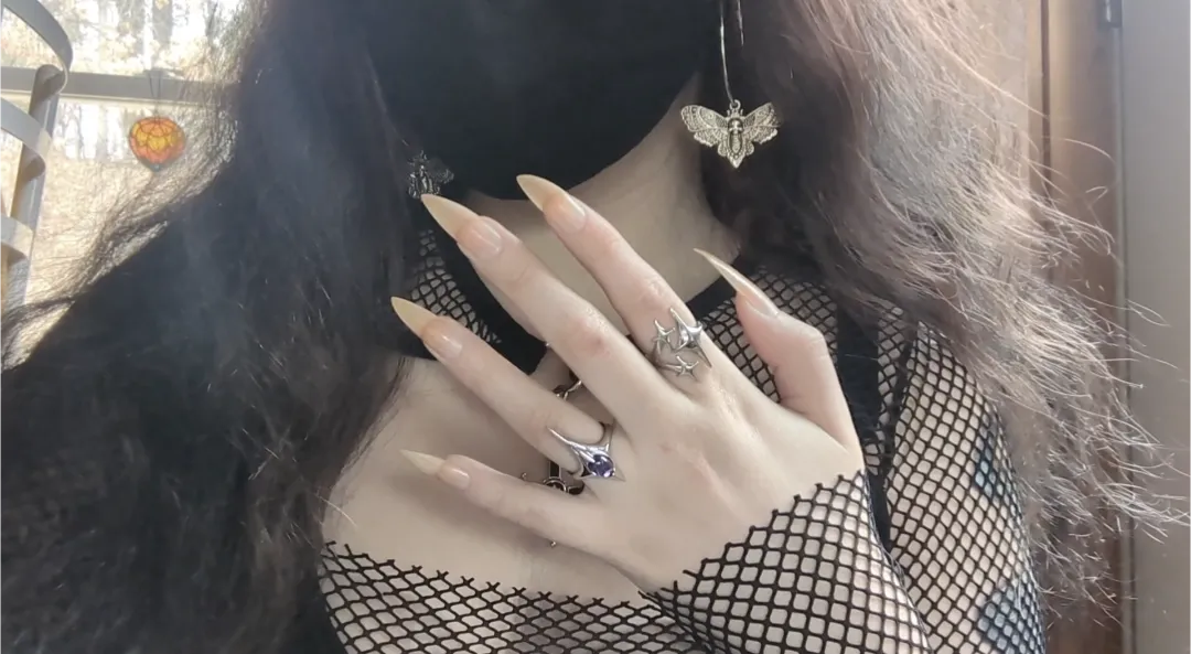 Growing my nails ☺️