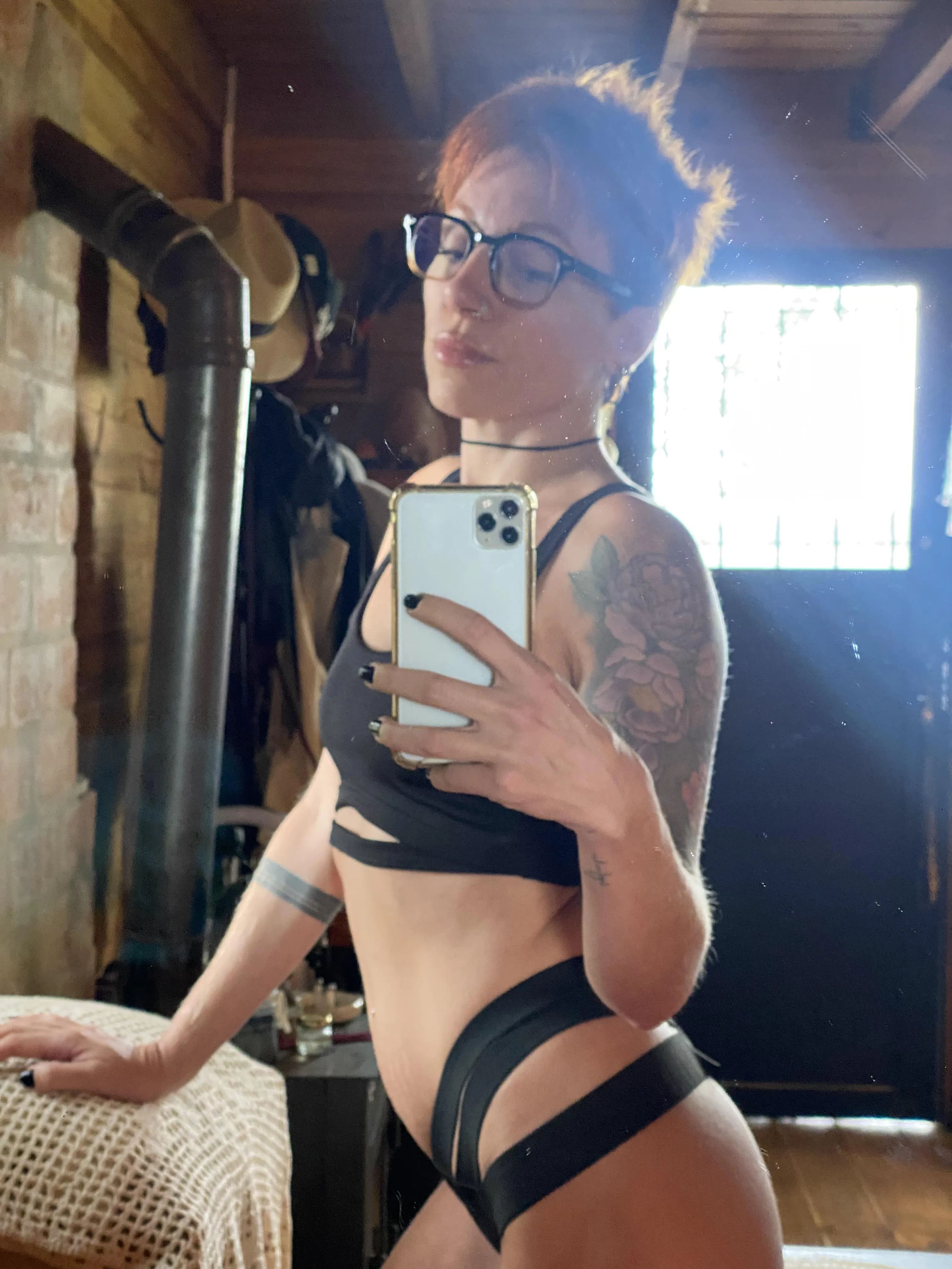 I think you need to feel how a short-haired woman dominates your life ...