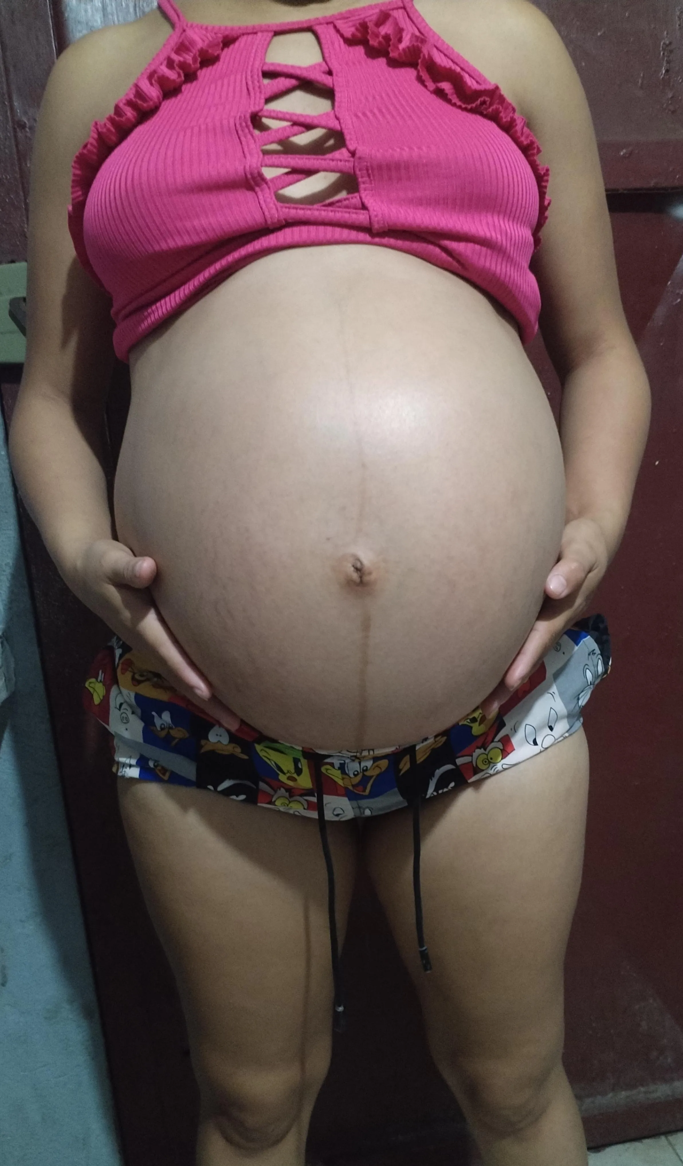 I want someone to rub my pregnant belly with oil.