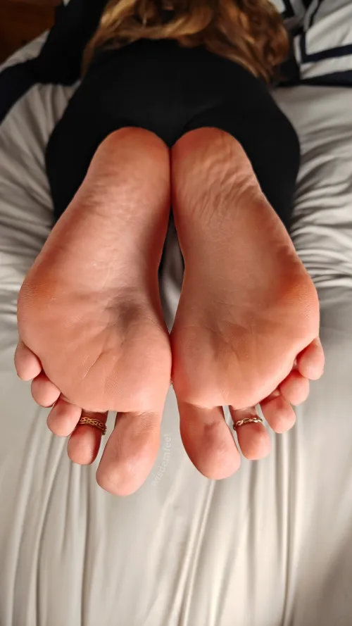 My soles are so stinky right now… come closer and take a whiff 😏🥰