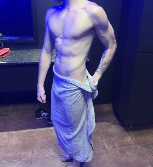Public gym showers <3